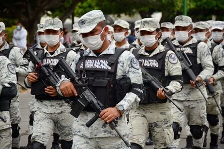 Llegan A Guerrero Elementos De La Guardia Nacional Escribiendo