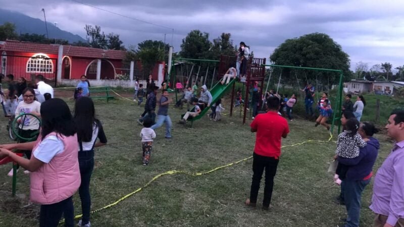 ENTREGAN MÓDULO DE JUEGOS EN IXHUATLÁN