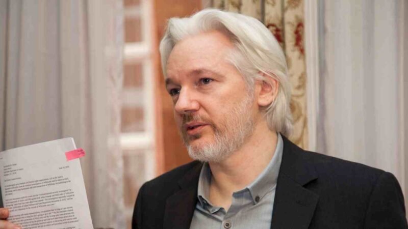 POSPONEN JUICIO DE JULIAN ASSANGE HASTA MAYO