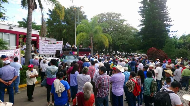 CAFETALEROS TOMAN LA SADER