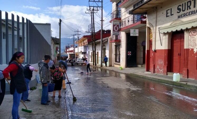 VENDEDORES DESOCUPAN CALLES DE HUATUSCO