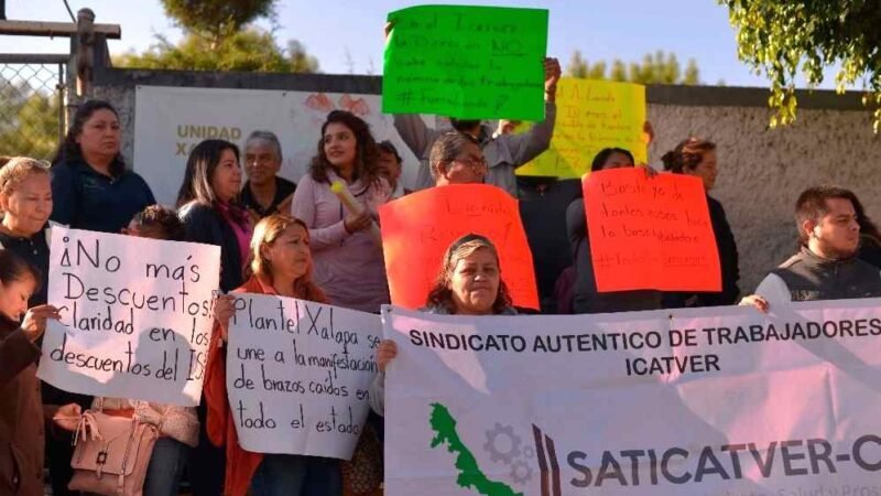 TRABAJADORES DEL ICATVER PROTESTAN A NIVEL ESTADO