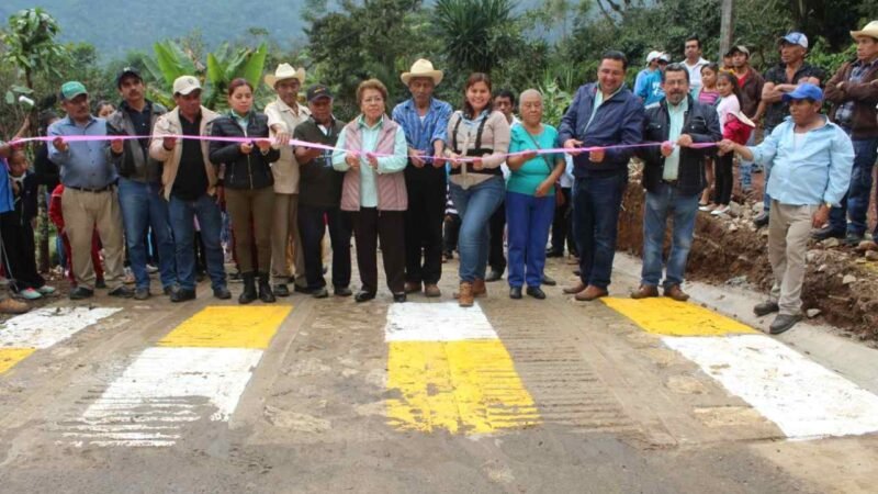 INAUGURAN CAMINO A IXPILA