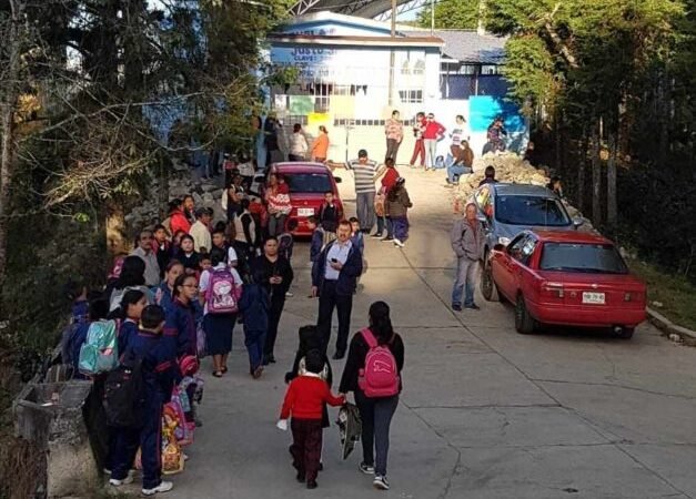 REGRESAN A CLASES EN TOTUTLA