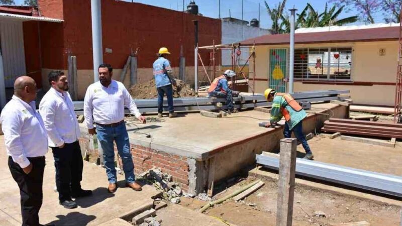 SUPERVISAN OBRAS EN ESCUELAS DEL ESTADO