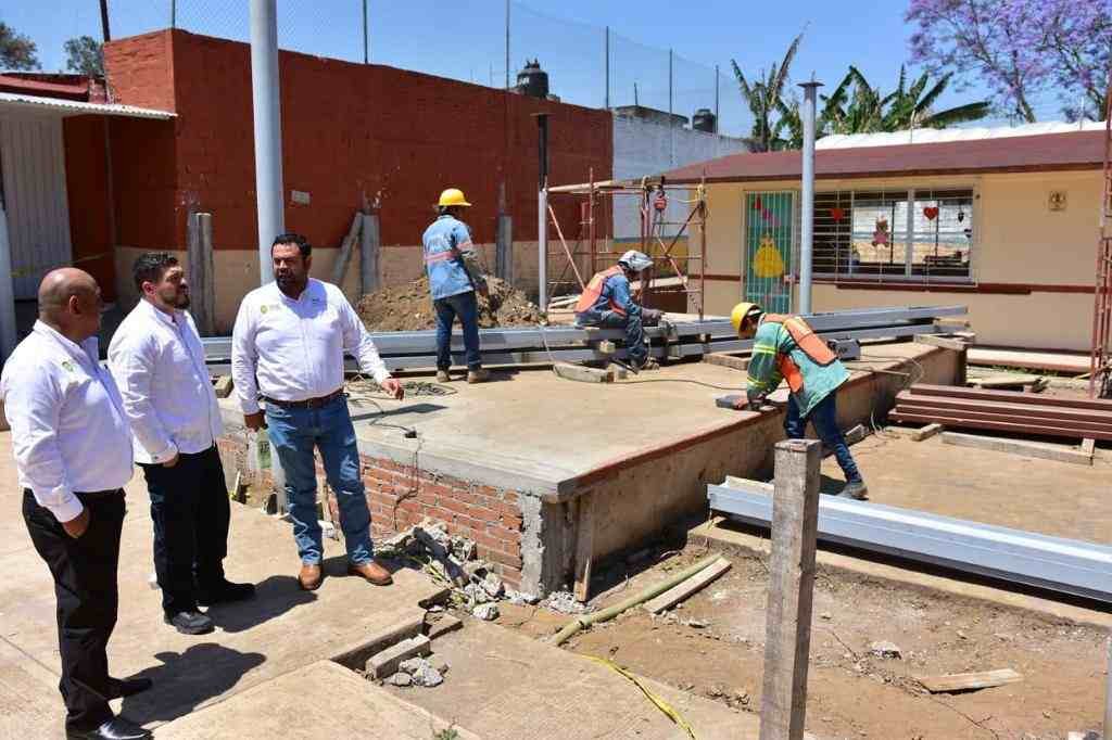 SUPERVISAN OBRAS EN ESCUELAS DEL ESTADO