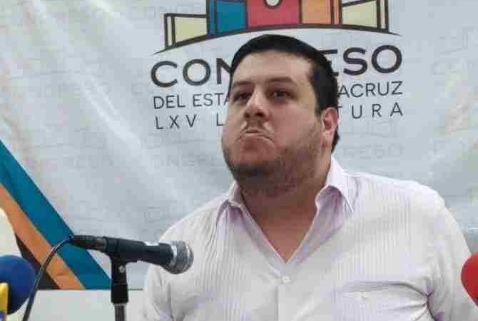 DESAFUERAN A DIPUTADO ERIK AGUILAR