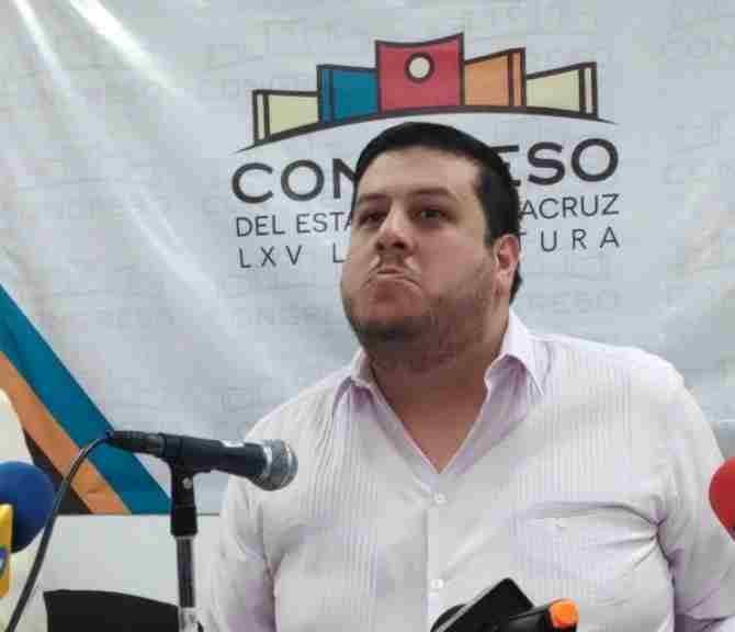 DESAFUERAN A DIPUTADO ERIK AGUILAR