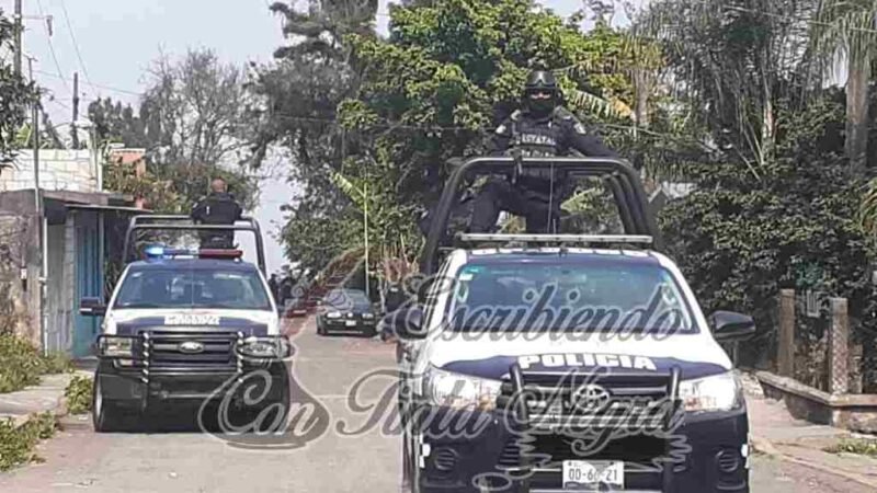 RESCATAN A POLICÍAS DE IXTACZOQUITLÁN