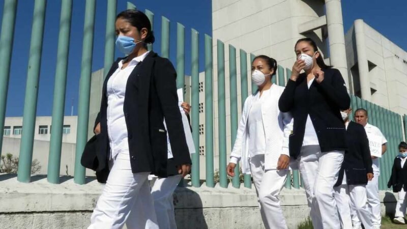 AGREDEN A ENFERMERAS