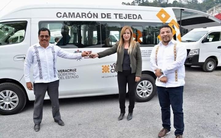 CAMARÓN DE TEJEDA YA TIENE AMBULANCIA