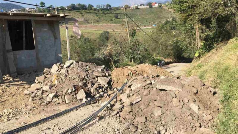 ALCALDESA DE CALCAHUALCO “AÍSLA” A SU MUNICIPIO