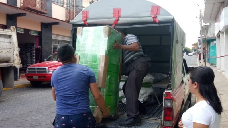 ENTREGAN PROYECTOS PRODUCTIVOS EN IXHUATLÁN