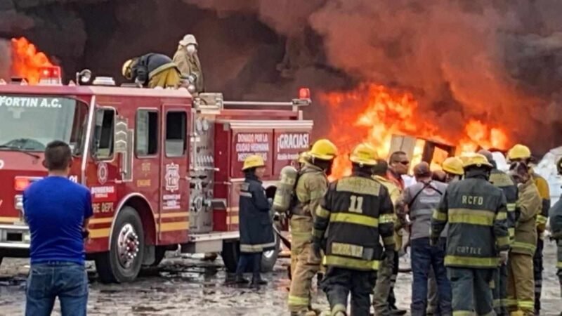 SE INCENDIA RECICLADORA EN IXTAC