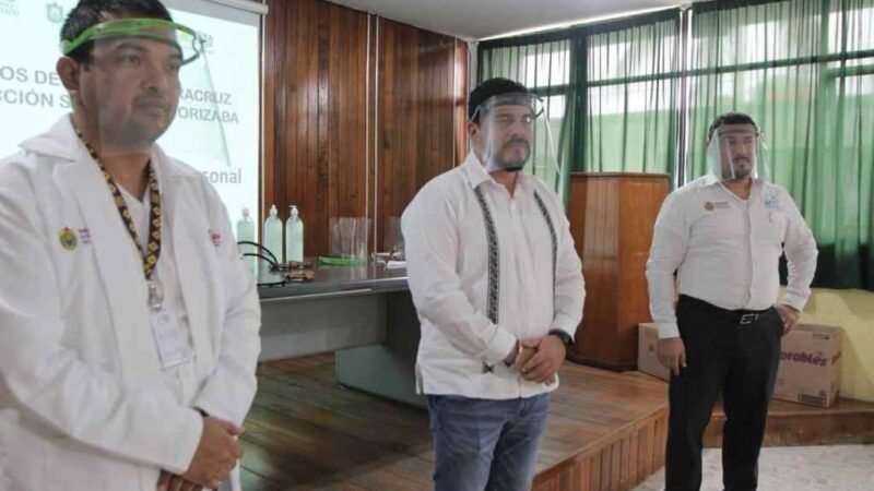 ENTREGA SEV CARETAS, GEL Y DESINFECTANTE AL SECTOR SALUD