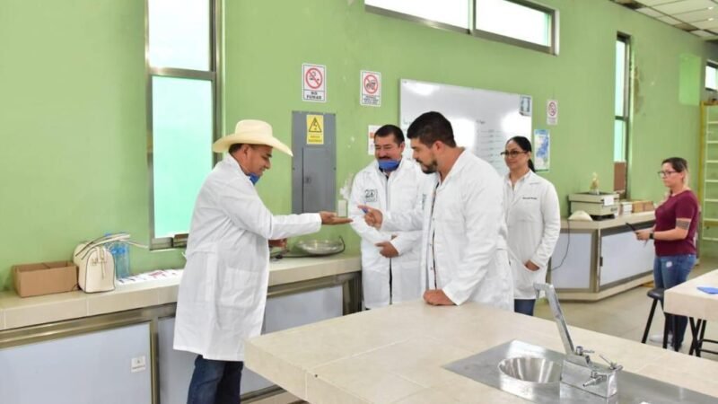TEC DE MISANTLA ELABORA 11 MIL LITROS DE GEL ANTIBACTERIAL