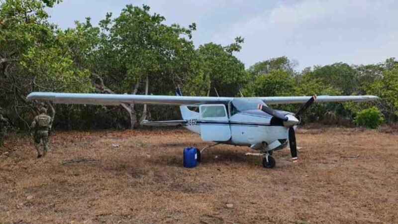 MARINA INTERCEPTA AVIONETA CON COCAINA