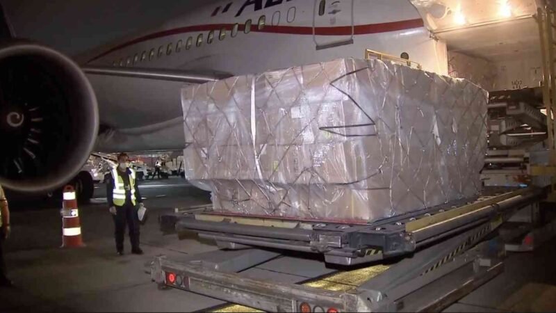 LLEGA CUARTO AVIÓN CON INSUMOS MÉDICOS
