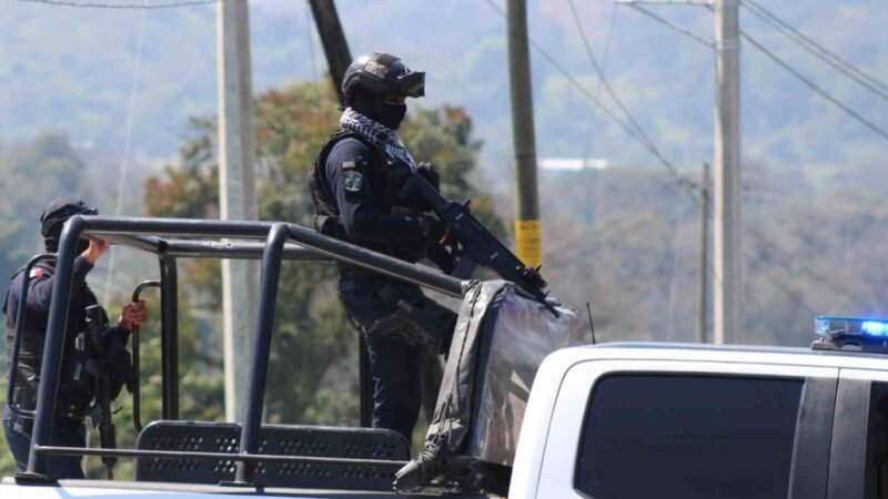 DETIENEN A MECÁNICO DE TLALTETELA CON TAXI ROBADO