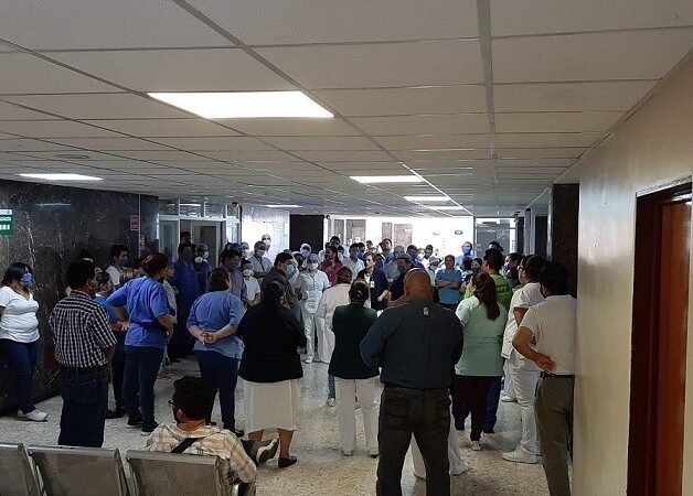 EXIGEN EQUIPO MÉDICO EN HOSPITAL 8 DEL IMSS