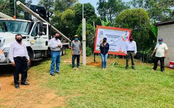 CARMEN CANTÓN DA BANDERAZOS DE OBRA