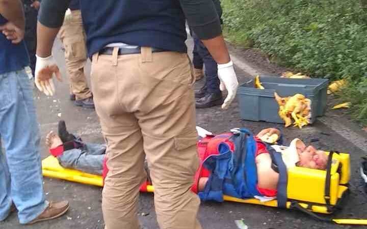 EMBISTE CAMIONETA A REPARTIDOR DE POLLOS