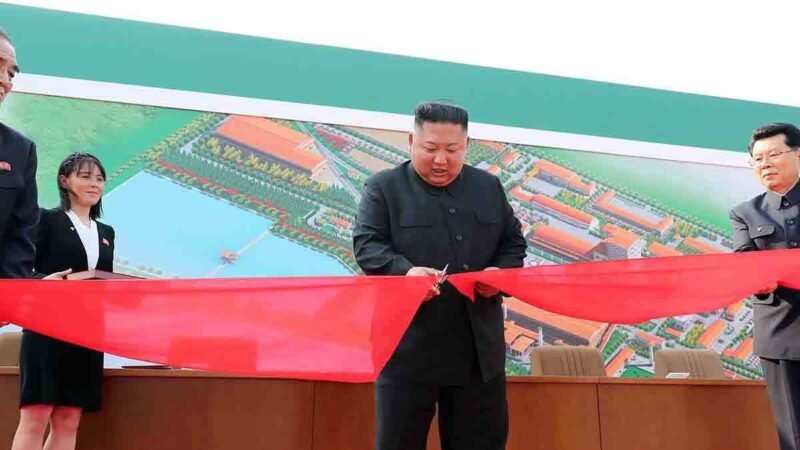 COREA DEL NORTE PUBLICA FOTOS DE KIM JONG UN Y DESMIENTE MUERTE