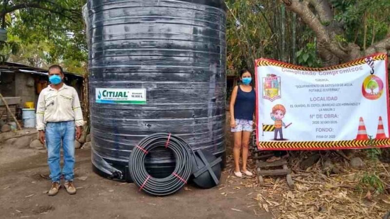 ENTREGAN DEPÓSITOS DE AGUA EN COMAPA