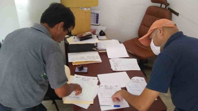 DISTRIBUYEN CUADERNILLOS DE LA SEV EN IXHUATLÁN