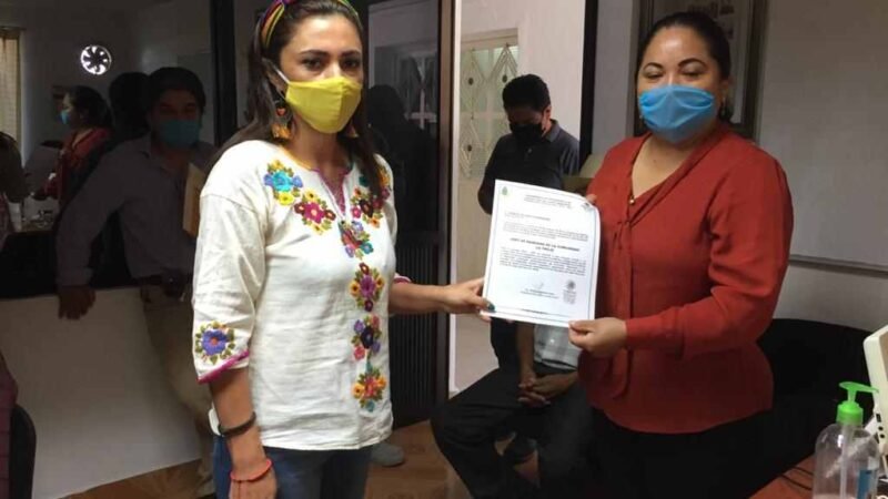 ENTREGAN NOMBRAMIENTOS EN IXHUATLÁN