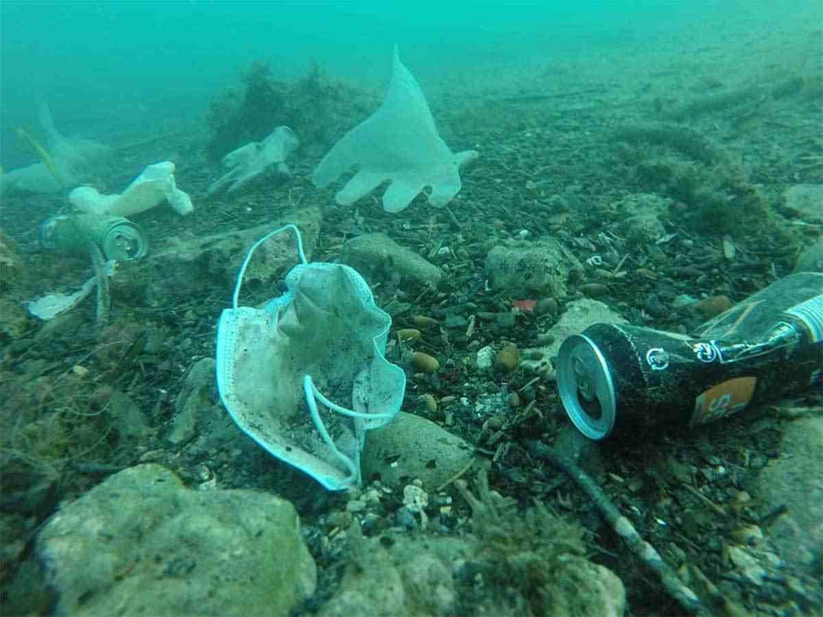 ‘COCHINERO’ DE CUBREBOCAS Y GUANTES EN AGUAS DEL MEDITERRÁNEO