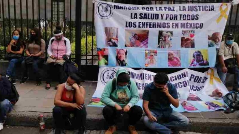 PADRES DE NIÑOS CON CÁNCER AMAGAN CON HUELGA DE HAMBRE POR FALTA DE MEDICAMENTOS ONCOLÓGICOS