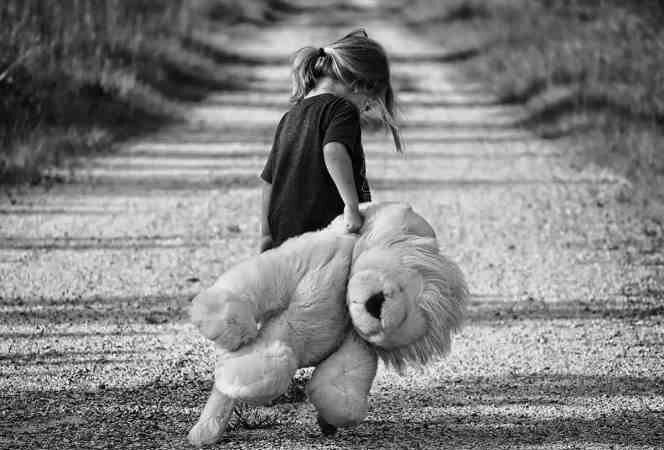 MAESTRA DE KINDER ES SOSPECHOSA DE ASESINAR A NIÑA DE TRES AÑOS