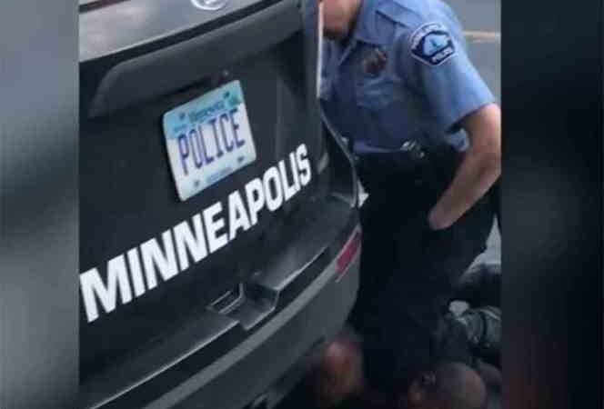 ARRESTAN A DEREK CHAUVIN, POLICÍA ACUSADO DE LA MUERTE DE GEORGE FLOYD