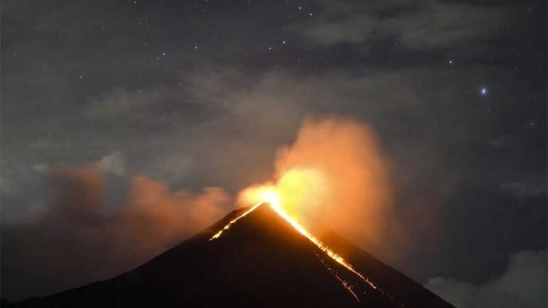 ALERTA EN GUATEMALA POR FUERTE ACTIVIDAD EN 3 VOLCANES