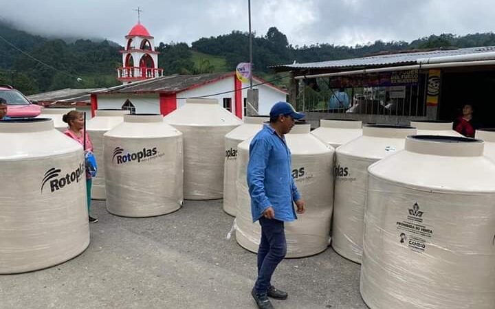 ENTREGA NORA LAGUNES TANQUES DE AGUA EN ALPATLÁHUAC
