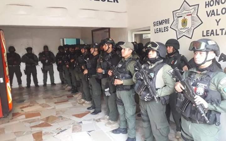 ASUME FUERZA CIVIL CONTROL DE SEGURIDAD EN ACAYUCAN