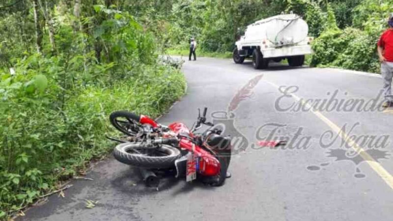 IMPACTAN PIPA Y MOTOCICLISTA