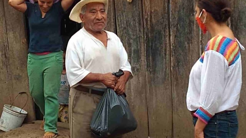 ENTREGA ALCALDESA DE IXHUATLÁN APOYOS ALIMENTARIOS
