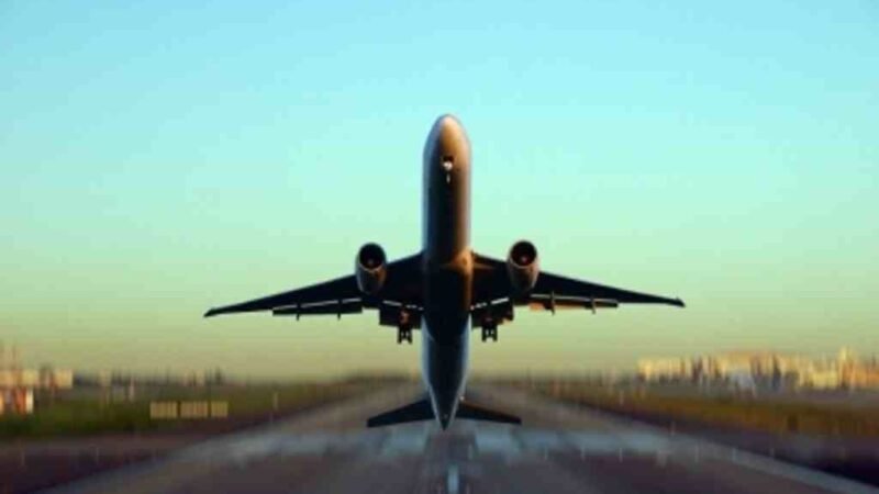 CHINA REANUDA EN FORMA PARCIAL VUELOS INTERNACIONALES