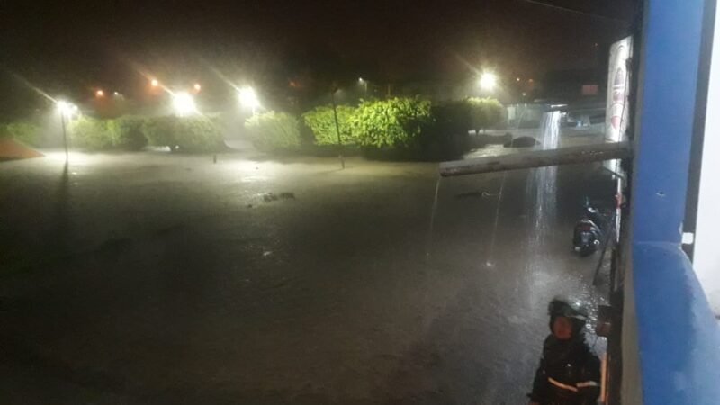 SE DESBORDA EL RÍO ATOYAC