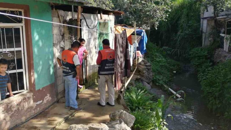 NOTIFICAN A FAMILIAS QUE VIVEN EN ZONA DE ALTO RIESGO