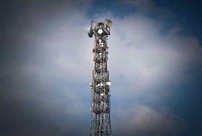 RETIENEN A TRABAJADORES POR ‘INSTALAR ANTENA PARA CONTAGIAR CORONAVIRUS’