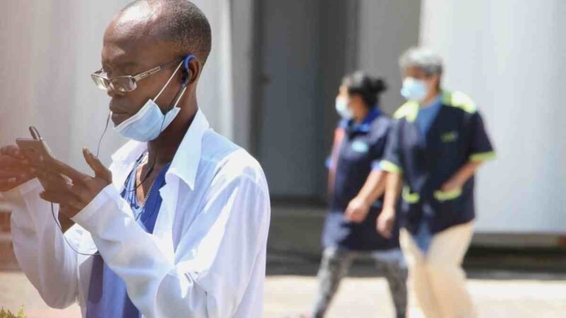 MÉDICOS CUBANOS PODRÍAN EXTENDER PERMANENCIA EN CDMX POR CORONAVIRUS