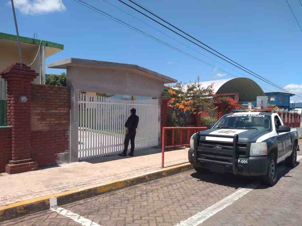 REFUERZAN VIGILANCIA EN ESCUELAS DE IXHUATLÁN