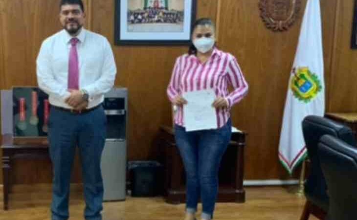 BUSCA ALCALDESA DE HUATUSCO APOYO PARA SECTOR EDUCATIVO