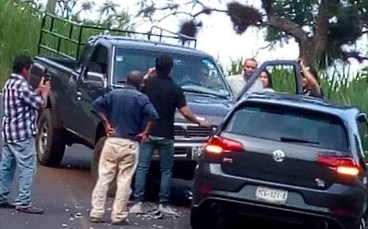 CHOCA CAMIONETA CONTRA GOLF