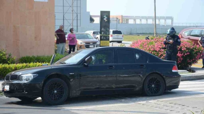 SE ENFRENTAN A BALAZOS Y DEJAN AUTOS ABANDONADOS