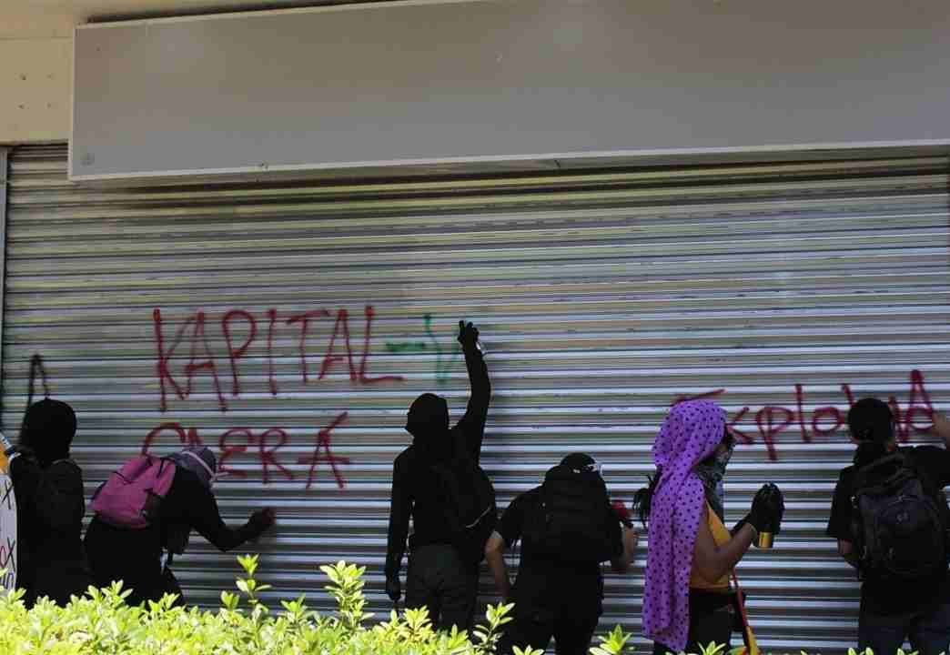 GOBIERNO APOYARÁ A COMERCIANTES AFECTADOS POR VANDALISMO DURANTE PROTESTA EN XALAPA