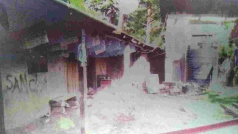 LO EJECUTAN FRENTE A SU MADRE